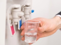 Качественная питьевая вода 19 л – лучший выбор для офиса